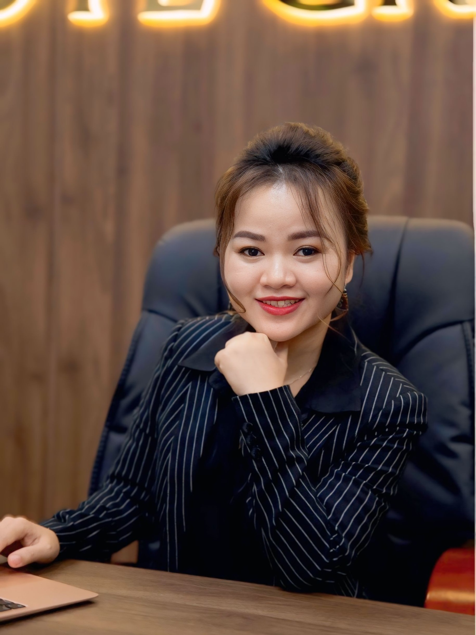 Cô Nguyên Phụng